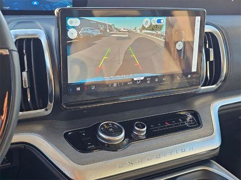 Certified 2025 Ford Expedition Max Platinum image 21