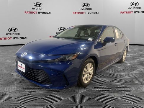 Used 2025 Toyota Camry LE image 8