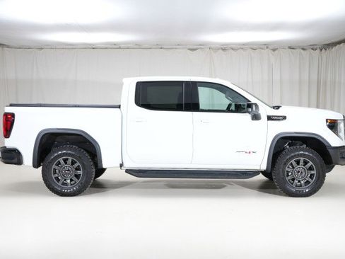 Used 2024 GMC Sierra 1500 AT4X image 18