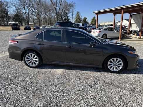 Used 2020 Toyota Camry LE image 4