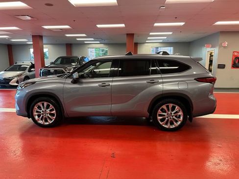 Used 2022 Toyota Highlander Limited AWD/4WD image 6