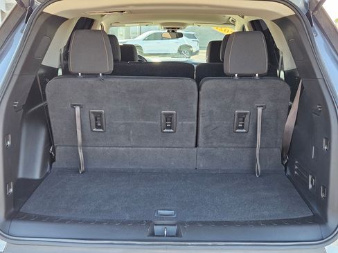 Certified 2021 Chevrolet Traverse LT FWD image 29