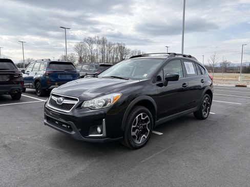Used 2017 Subaru Crosstrek 2.0i Premium w/ Popular Package #2 image 3