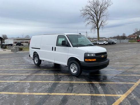 New 2025 Chevrolet Express 3500 w/ Driver Convenience Package image 8