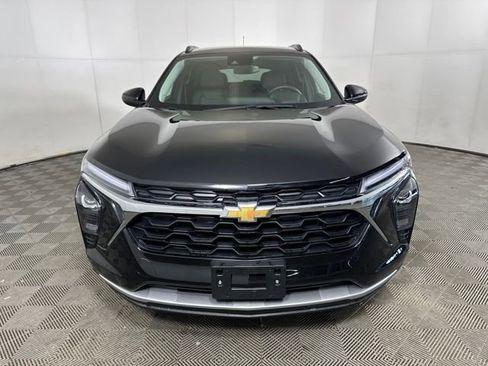 Used 2025 Chevrolet Trax LT w/ Driver Confidence Package image 8