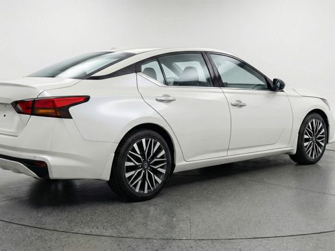 Used 2025 Nissan Altima 2.5 SV FWD image 9