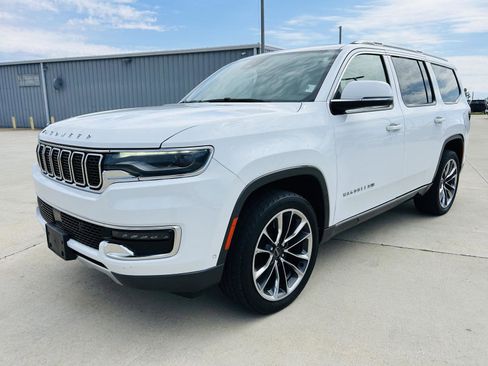 Used 2022 Jeep Wagoneer Series III w/ Premium Group I AWD/4WD image 46