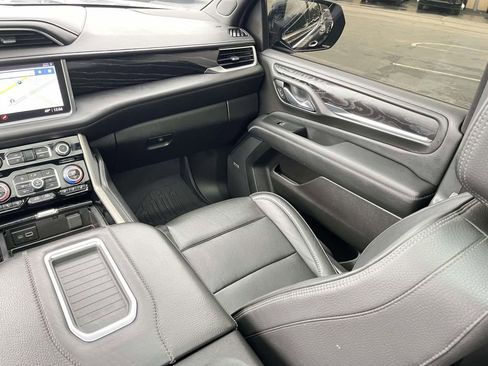 Used 2021 GMC Yukon Denali w/ Denali Premium Package image 31
