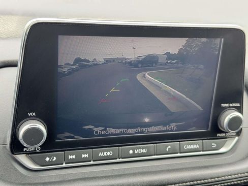 Used 2024 Nissan Rogue SV FWD image 4