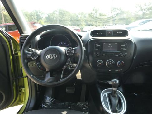 Used 2016 Kia Soul + FWD image 13