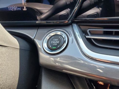 Used 2025 Chevrolet Trax ACTIV w/ Sunroof Package image 19