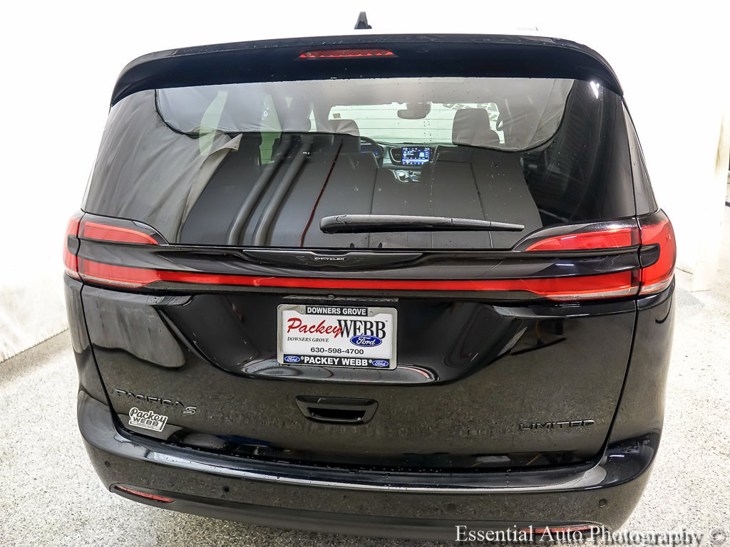 Used 2025 Chrysler Pacifica Limited FWD image 6
