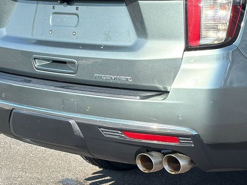 Used 2023 Chevrolet Suburban Premier image 6