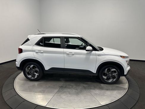 Certified 2023 Hyundai Venue SEL FWD image 8