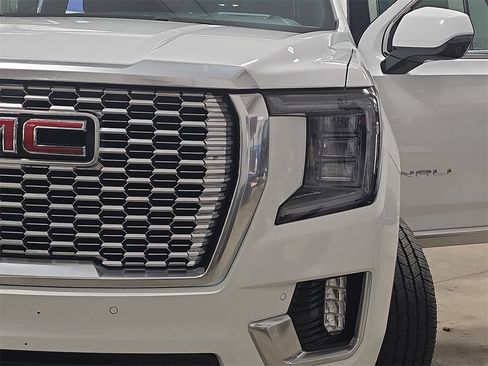 Used 2021 GMC Yukon Denali w/ Denali Premium Package image 33