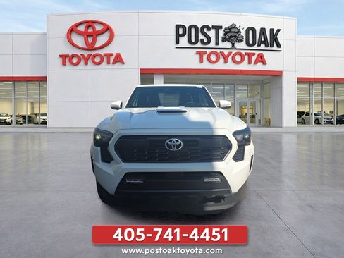 Used 2024 Toyota Tacoma TRD Sport AWD/4WD image 11