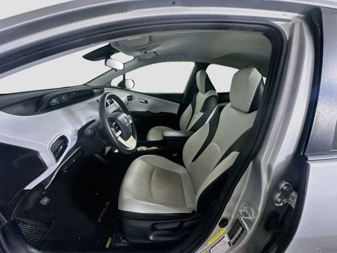 Used 2016 Toyota Prius Three Touring FWD image 13