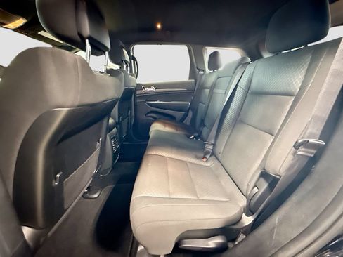Used 2021 Jeep Grand Cherokee Laredo AWD/4WD image 22