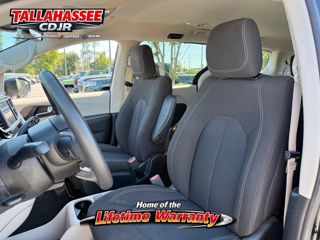 Used 2023 Chrysler Voyager LX FWD image 17