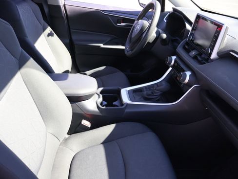 Used 2019 Toyota RAV4 XLE w/ Convenience Package image 11