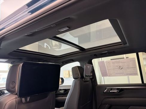 New 2026 Chevrolet Suburban Premier image 25