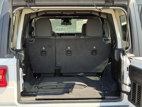 Used 2024 Jeep Wrangler Unlimited Rubicon image 22