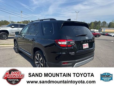 Used 2023 Honda Pilot Elite image 4