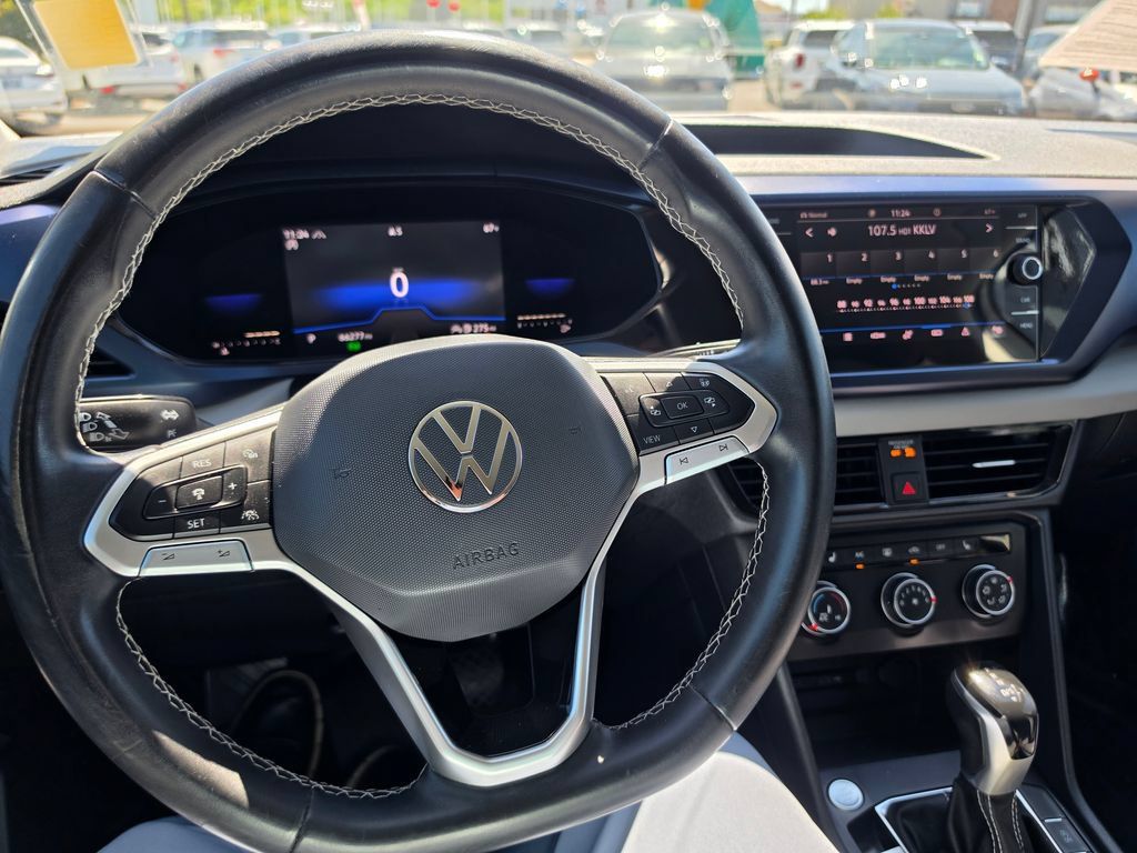 Used 2022 Volkswagen Taos SE AWD/4WD image 16
