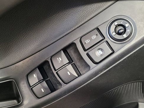 Used 2015 Hyundai Elantra Limited w/ Option Group 05 FWD image 27
