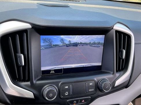 Used 2022 GMC Terrain SLT w/ Infotainment Package II image 11