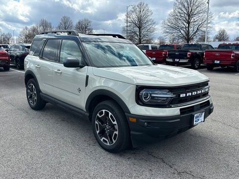 Used 2024 Ford Bronco Sport Outer Banks w/ Tech Package image 3