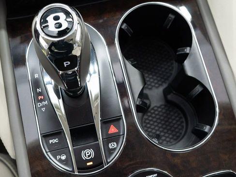 Certified 2023 Bentley Bentayga Extended Wheelbase AWD/4WD image 37