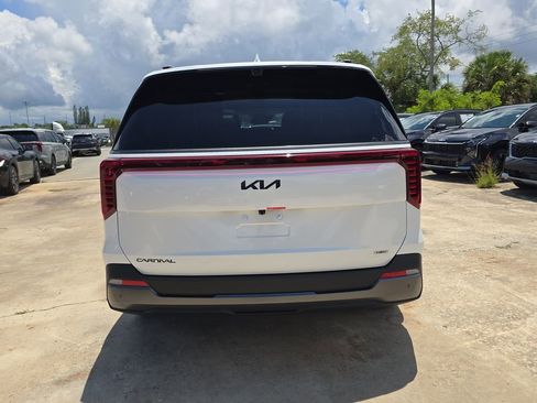 New 2026 Kia Carnival SX Prestige FWD image 7