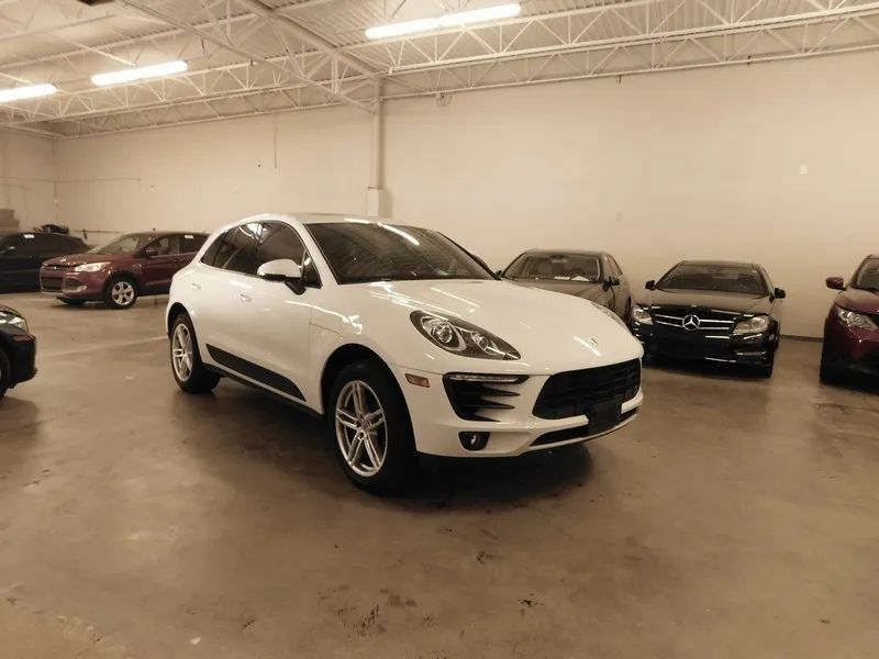 Used 2018 Porsche Macan AWD/4WD image 3