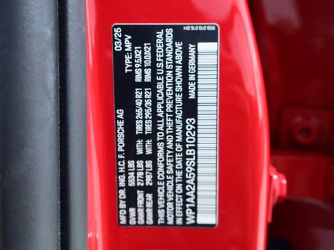 Certified 2025 Porsche Macan image 29