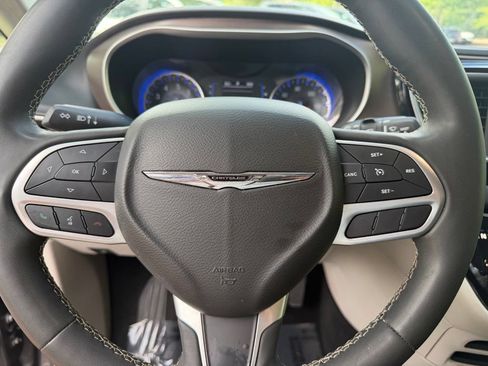Used 2023 Chrysler Voyager LX FWD image 18