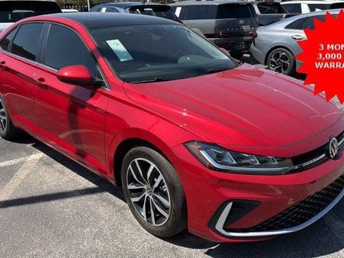 Used 2025 Volkswagen Jetta SE FWD image 1