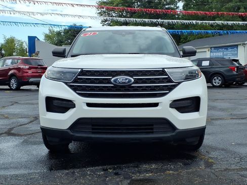 Used 2021 Ford Explorer XLT w/ Class III Trailer Tow Package AWD/4WD image 2