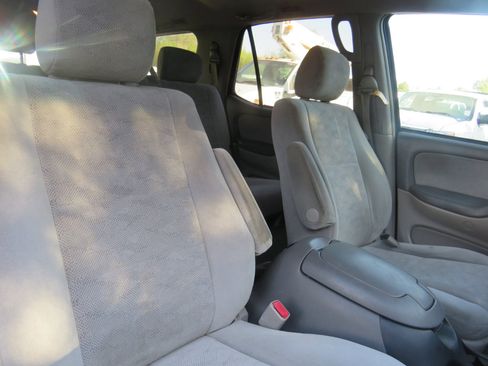 Used 2005 Toyota Sequoia SR5 image 19