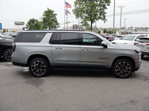 Used 2025 Chevrolet Suburban RST w/ Comfort Package AWD/4WD image 11