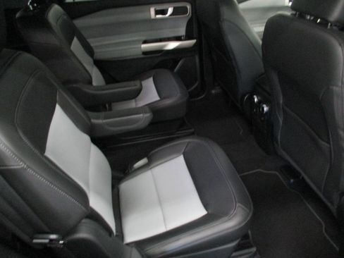 Used 2023 Ford Explorer XLT w/ Equipment Group 202A AWD/4WD image 13