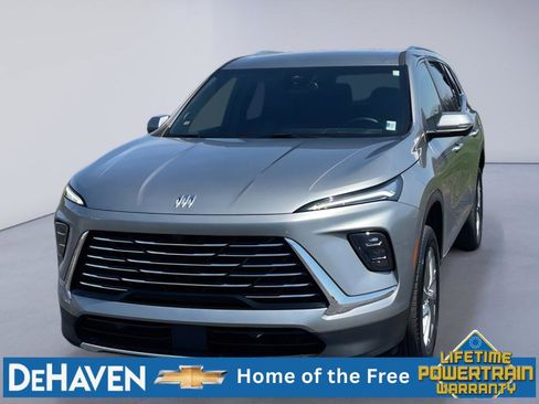 Used 2025 Buick Enclave Preferred AWD/4WD image 1