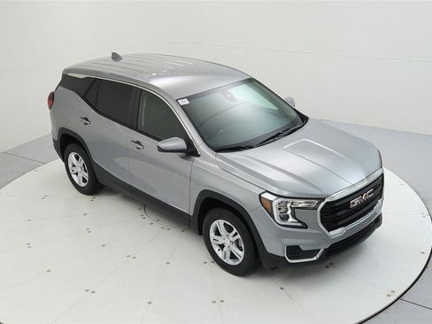 Used 2024 GMC Terrain SLE image 13