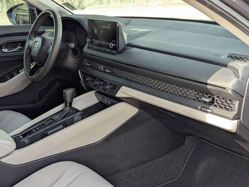 Used 2025 Honda Accord SE image 29