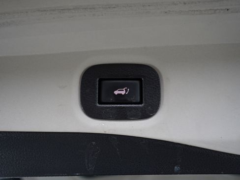 Used 2018 Nissan Rogue SV w/ Sun & Sound Touring Package image 10