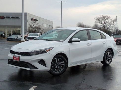 Used 2024 Kia Forte LXS image 2