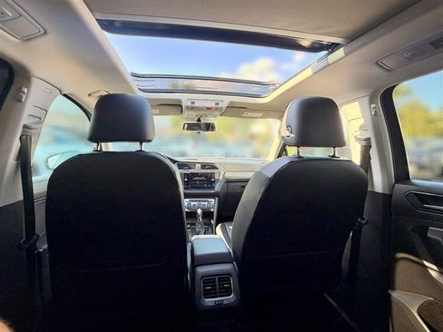 Used 2018 Volkswagen Tiguan SEL AWD/4WD image 14