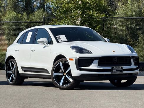 Used 2024 Porsche Macan image 9