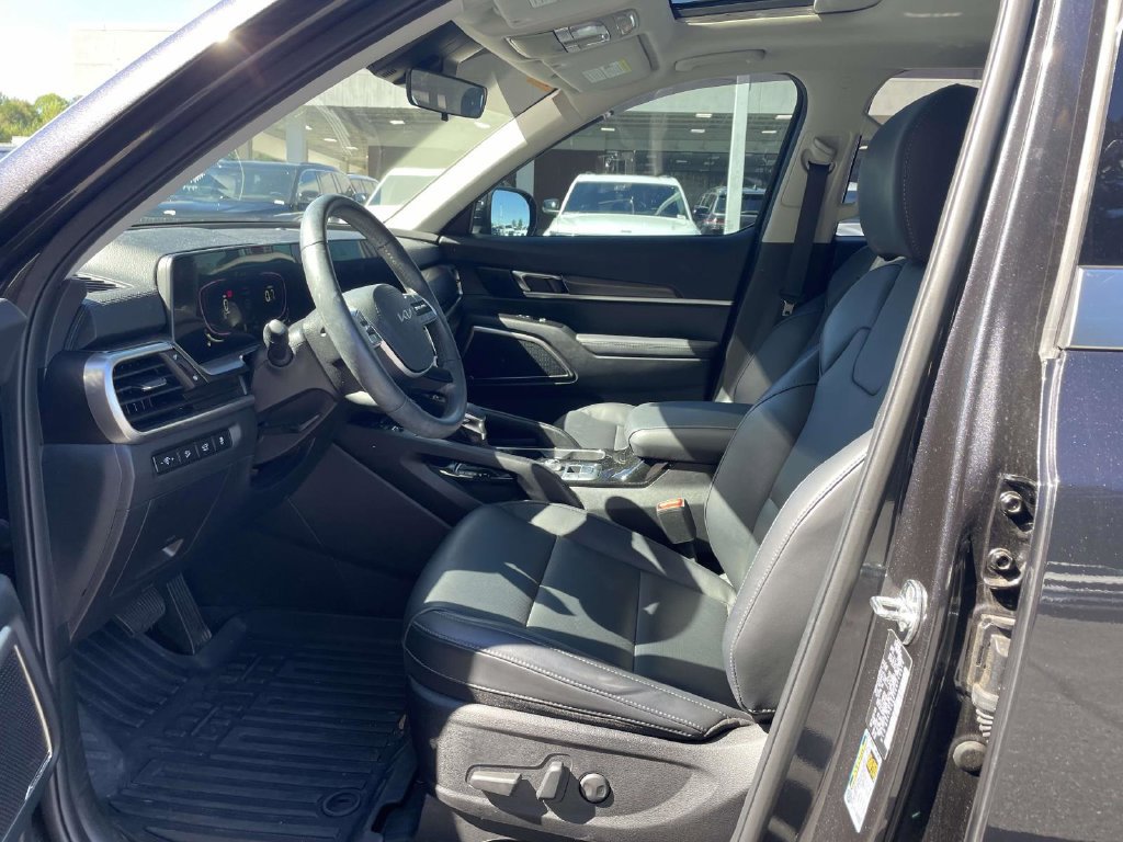 Used 2025 Kia Telluride S FWD image 23