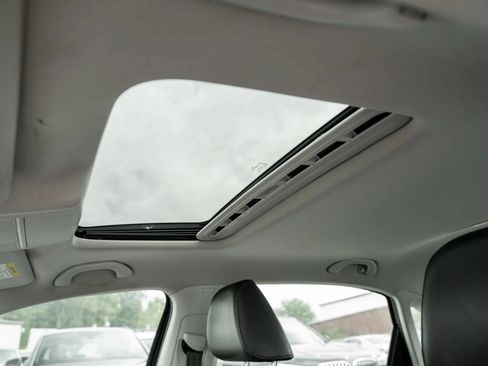 Used 2013 Volkswagen Passat TDI SE FWD image 16